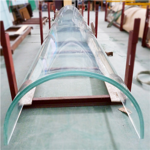 Vidro laminado curvo